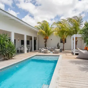 Zarza Villa